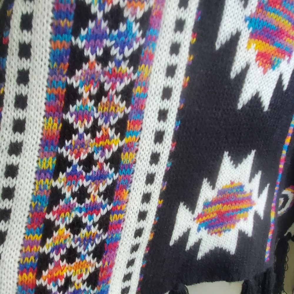 Aztec print shawl - Picture 5 of 5